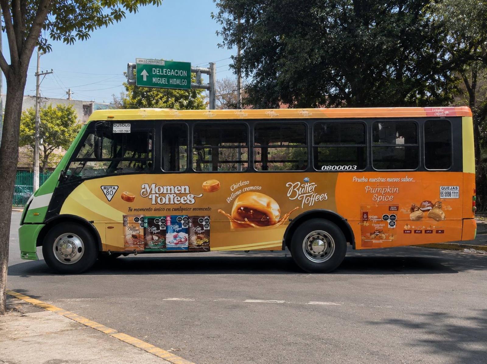 Publicidad de Arcor en autobús urbano — rotulación lateral integral OOH en México con BusBus