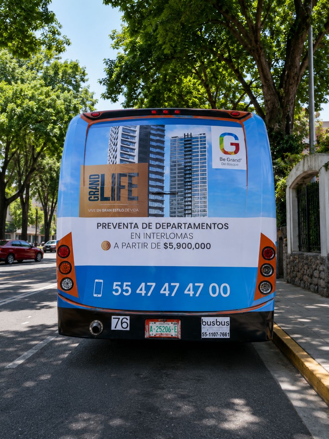 Medallón trasero de autobús urbano con campaña Be Grand (preventa de departamentos) — publicidad exterior OOH en CDMX con BusBus