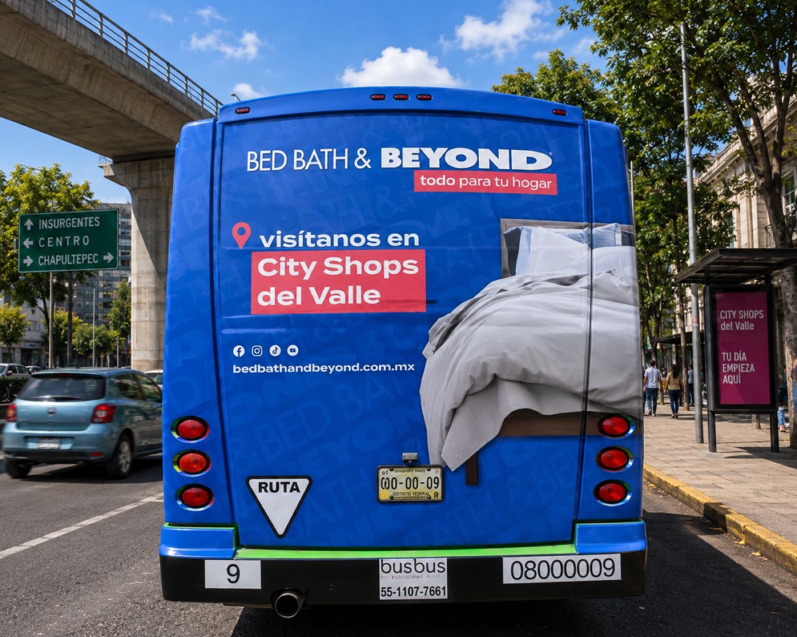 Medallón trasero de autobús urbano con campaña Bed Bath & Beyond — publicidad exterior OOH en México con BusBus