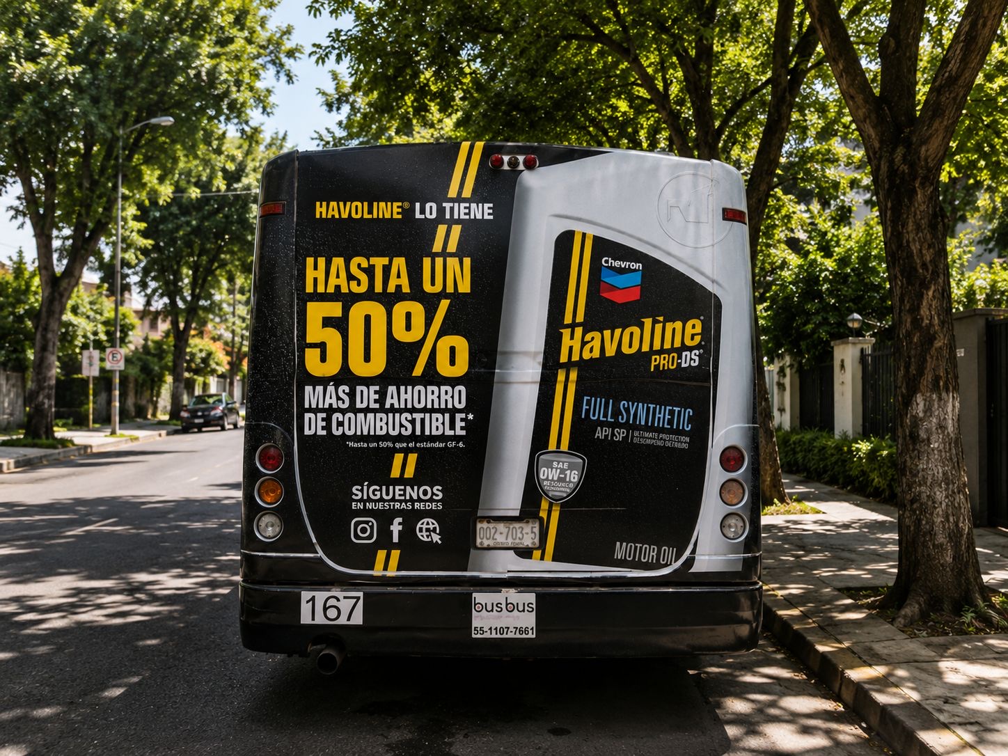 Medallón trasero de autobús urbano con campaña Chevron Havoline — publicidad exterior OOH en CDMX con BusBus