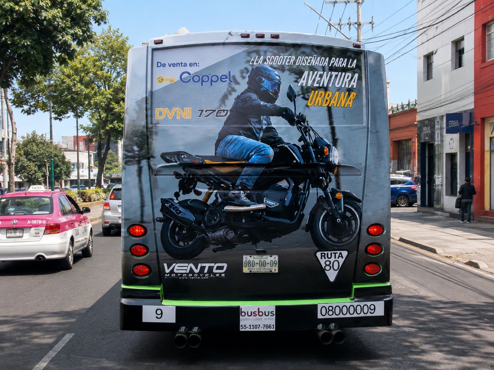 Autobús urbano rotulado con campaña Coppel — publicidad exterior lateral integral OOH CDMX con BusBus