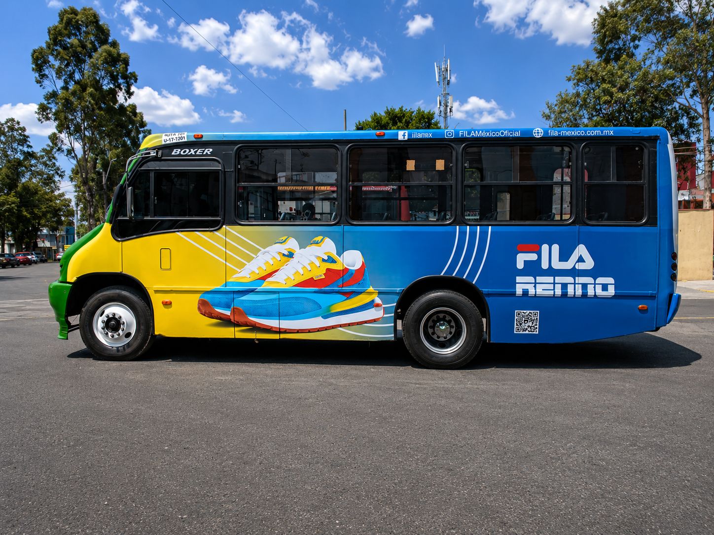 Publicidad de Fila en autobús urbano — rotulación lateral integral OOH en CDMX con BusBus