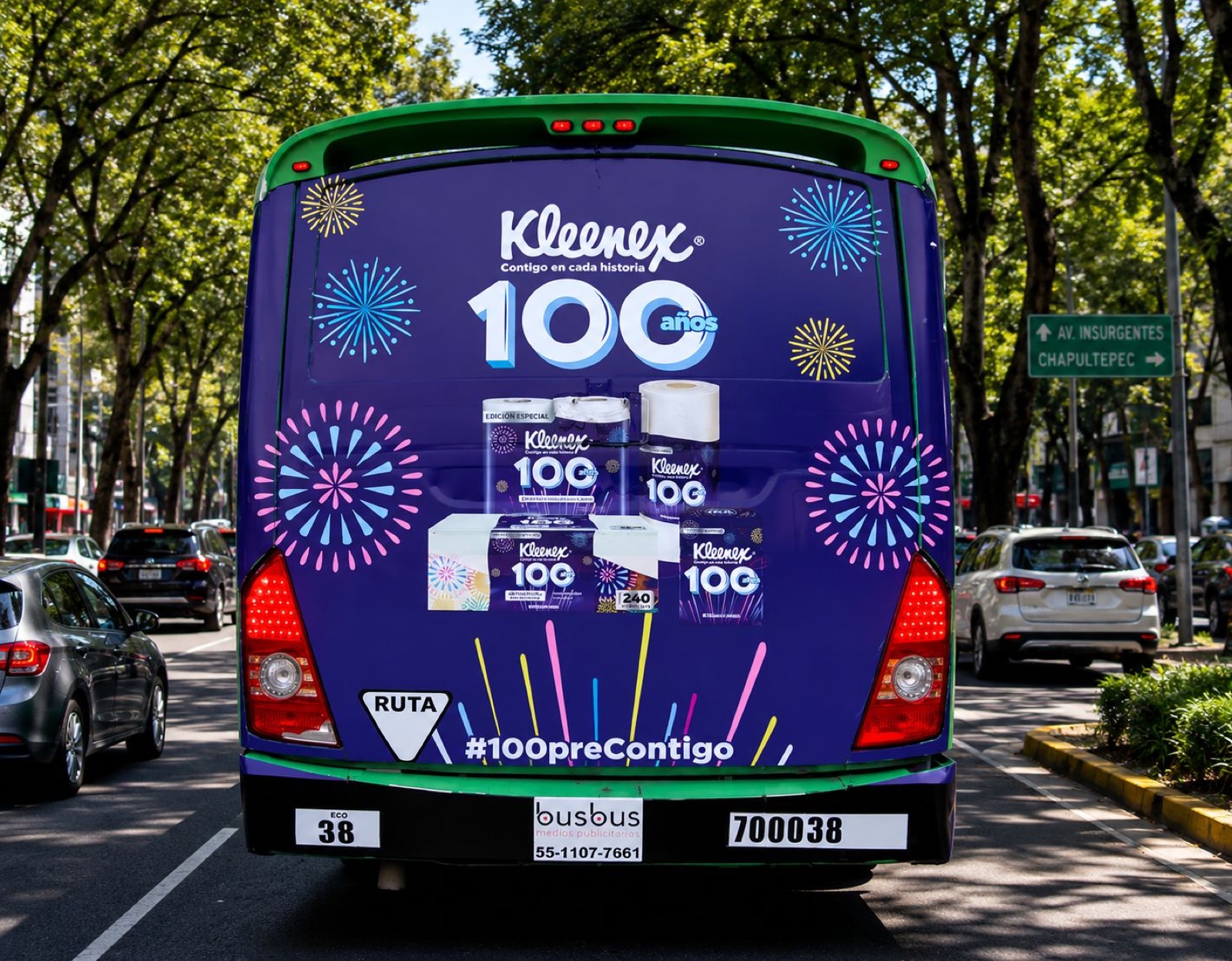 Publicidad de Kleenex en autobús urbano — rotulación lateral integral OOH en México con BusBus