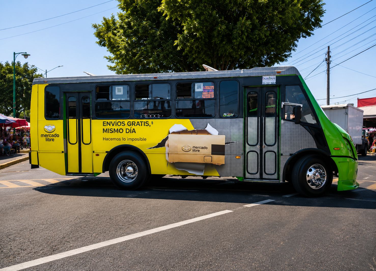 Autobús urbano rotulado con campaña Mercado Libre — publicidad exterior lateral integral OOH CDMX con BusBus