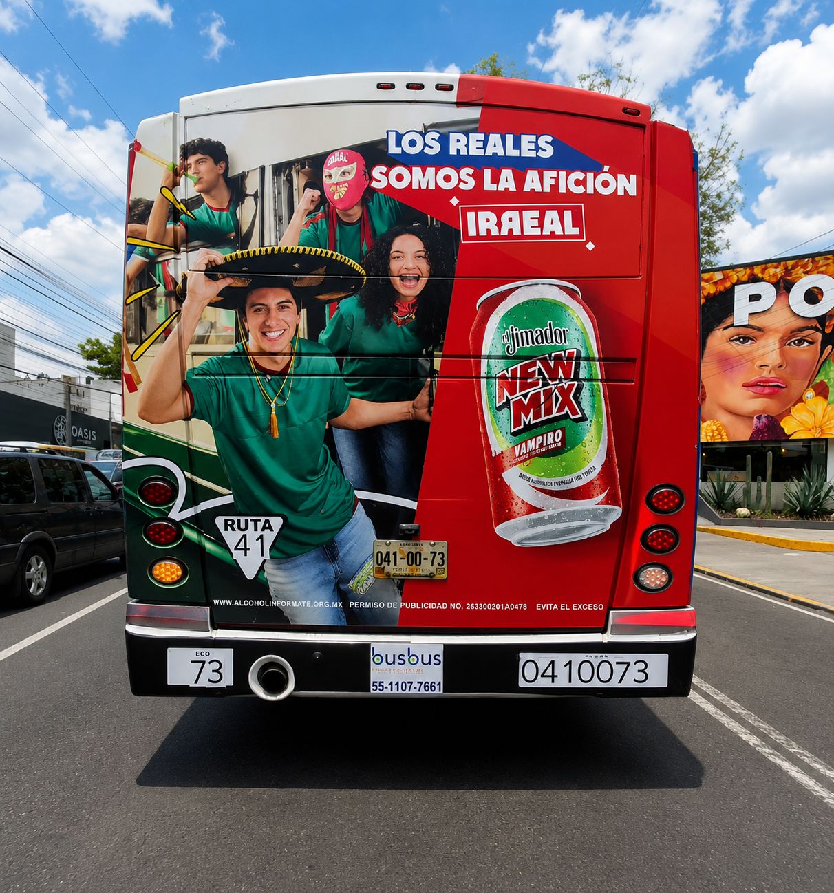 Medallón trasero de autobús urbano con campaña New Mix — publicidad exterior OOH en México con BusBus