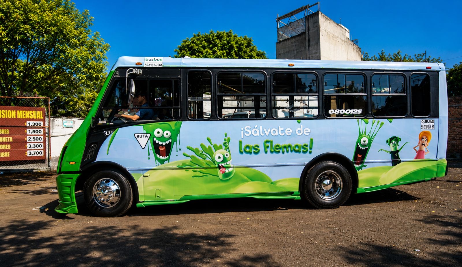 Wrap lateral integral de Sandoz en autobús urbano — publicidad exterior OOH en México con BusBus