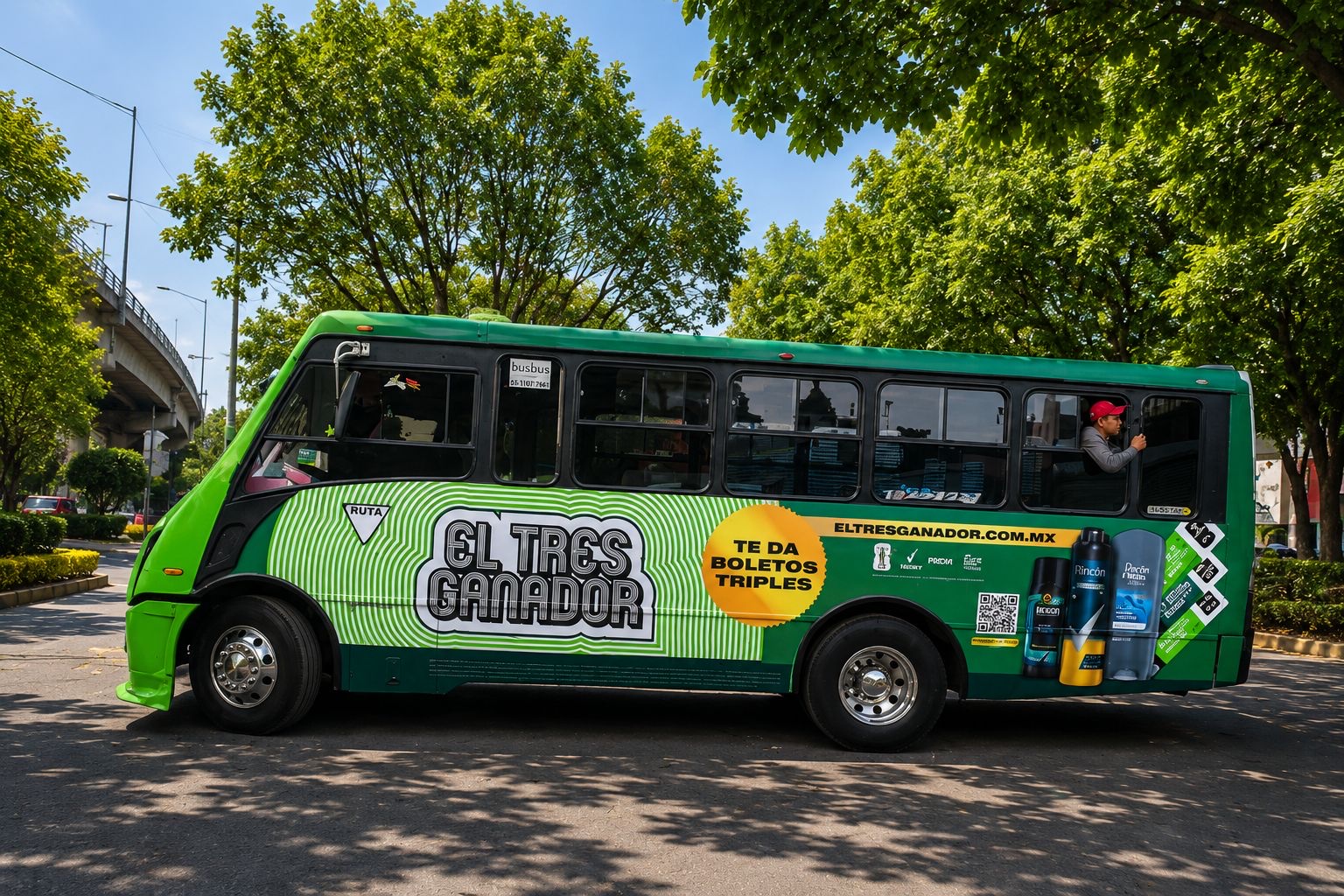 Wrap lateral integral de Unilever (El Tres Ganador) en autobús urbano — publicidad exterior OOH en CDMX con BusBus