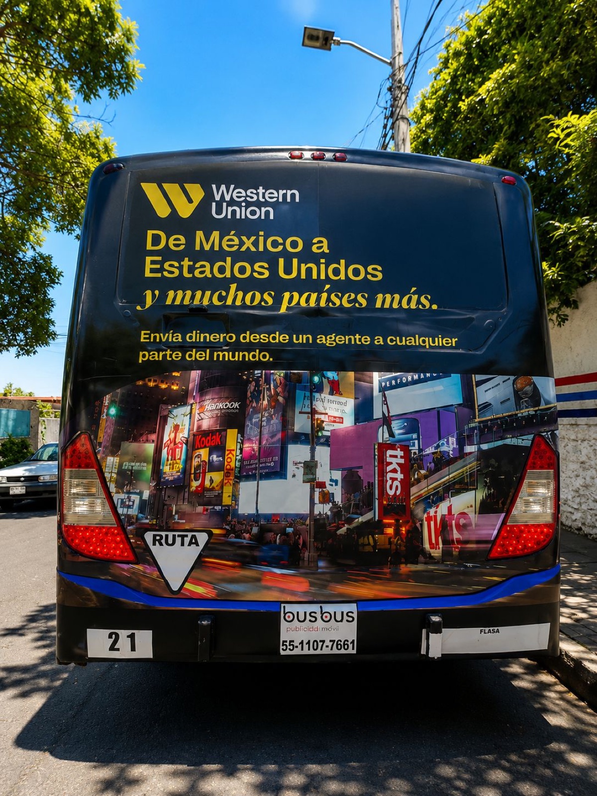 Medallón trasero de autobús urbano con campaña Western Union — publicidad exterior OOH en CDMX con BusBus