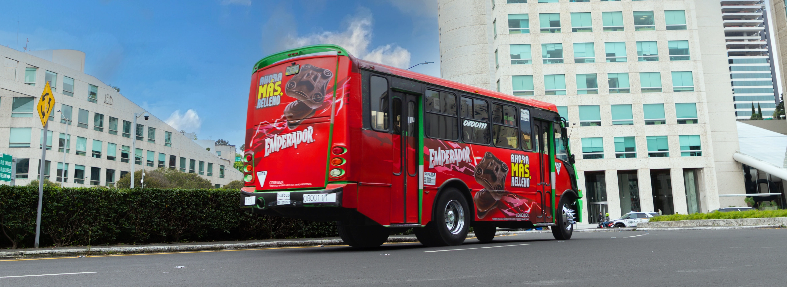 Campaña Emperador 100 autobuses publicidad en transporte urbano BusBus cobertura nacional