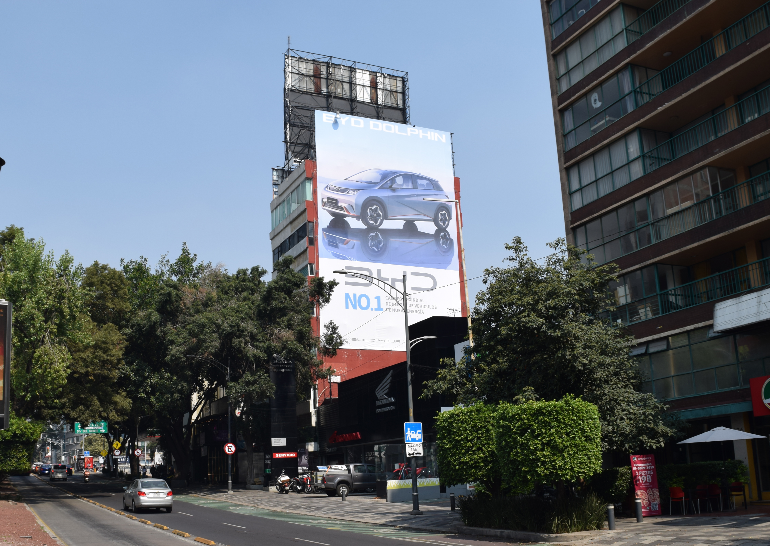 High-impact advertising wall on a major avenue